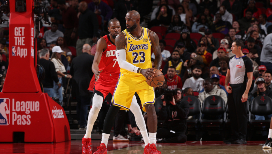 湖人火箭决胜时刻：湖人一波13-2 詹姆斯扣篮收下比赛