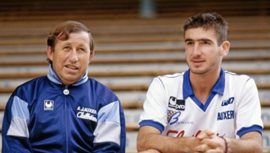 87岁法国老帅争议言论：女性盆骨更宽，天生是为了生育，不宜踢球