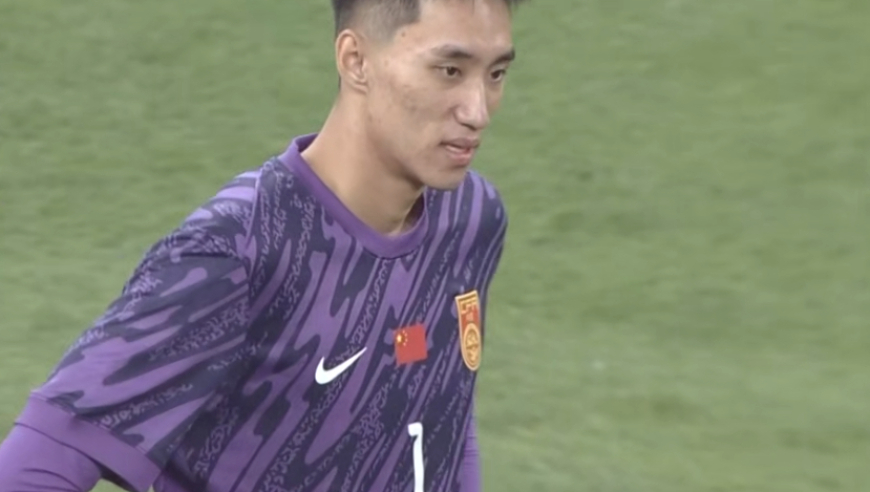 超级巨大失误！鲍世蒙解围变&ldquo;助攻&rdquo;，U23国足13分钟丢2球
