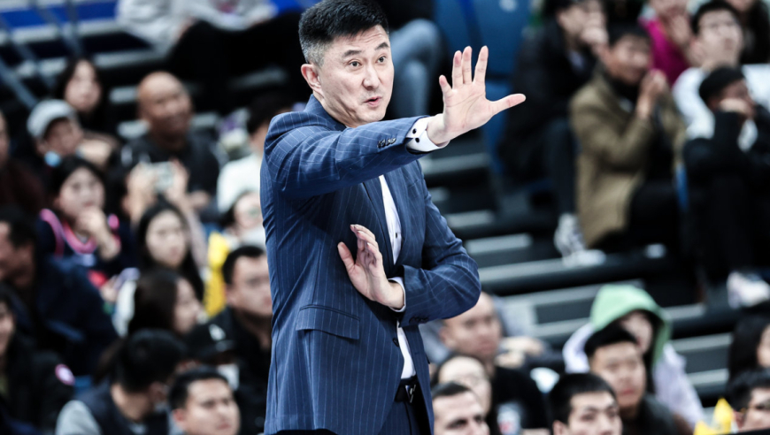 杜锋前妻晒爱子身披清华附篮球服照：一己之力薅大的好大儿