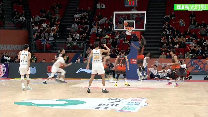 山东深圳最后时刻：王浩然三分准绝杀 山东队最后一攻落后3分选2分