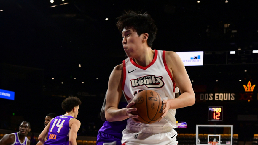 杨瀚森G联赛21+9+3帽引热议 ！决战时刻命中2记三分获盛赞