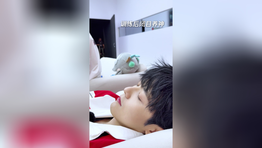 B&B战队训练：极速充电中，邱虹凯在梦里“杀”疯了