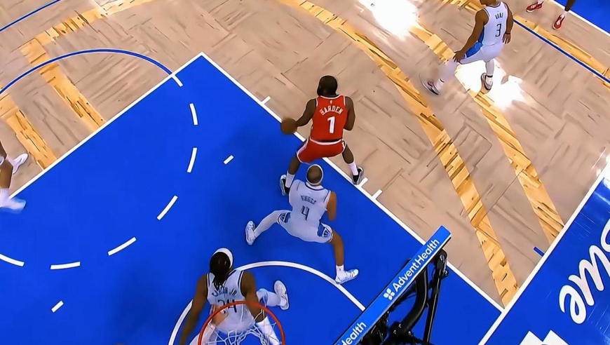 全靠登哥！快船开场进攻各种打铁 哈登造犯规罚球打破球队得分荒