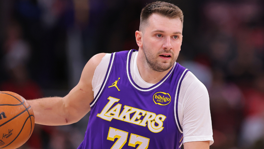 攻传一体！东契奇vs公牛半场17分8助攻集锦：魔术师传球再现