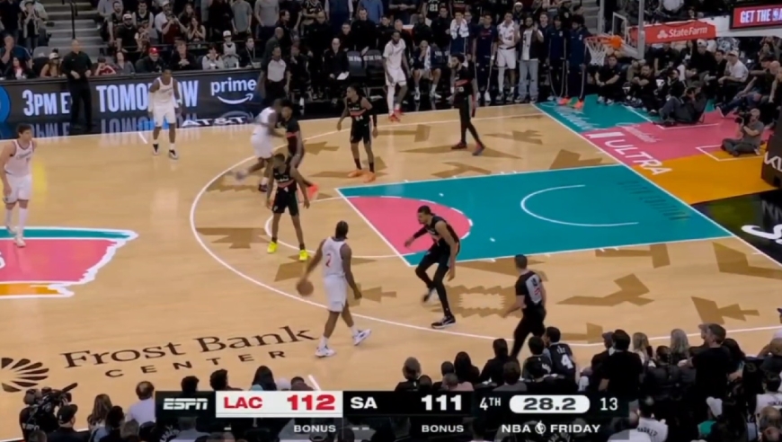 文班关键时刻太强硬了!回顾快船对阵马刺最后一刻