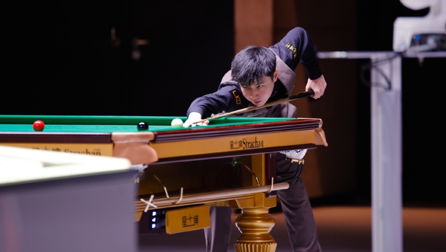 赵心童再战巫师希金斯 赵心童第五局狂飙单杆121分 全场沸腾了