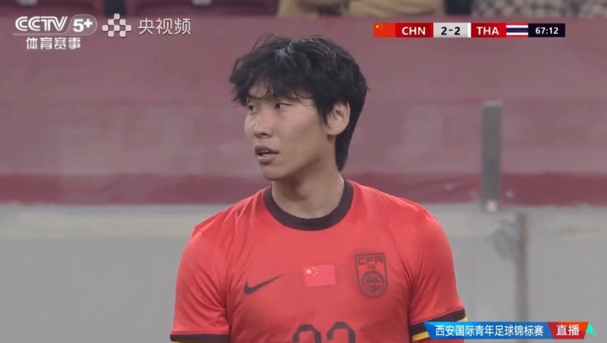 全场沸腾！U23国足神仙球扳平，李新翔不停球爆射看呆泰国防线