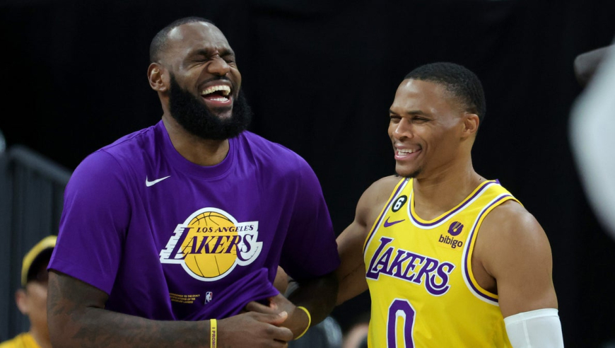 演技是必修课！NBA那些为造犯规的搞笑表演：老詹上演后仰倒飞