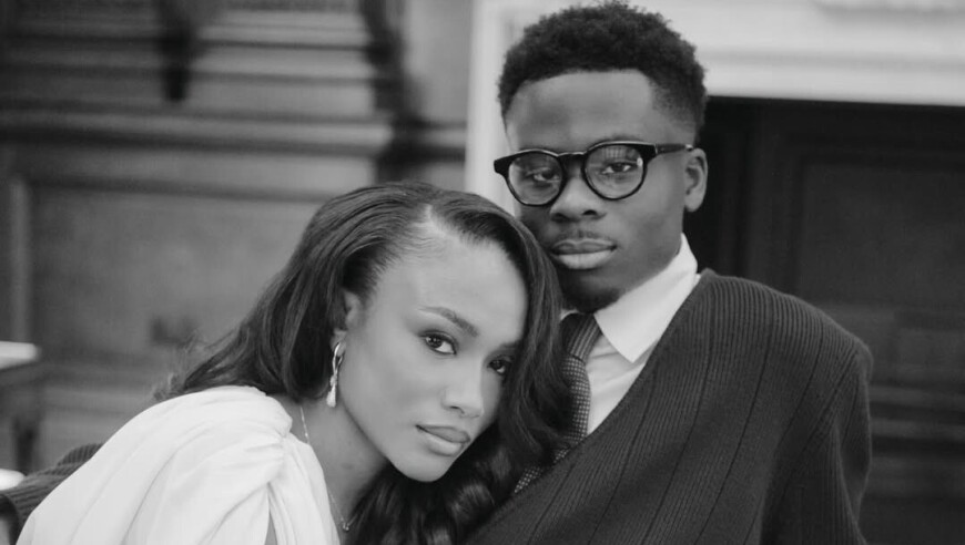 恭喜，阿森纳24岁边锋萨卡与相恋5年的女友订婚