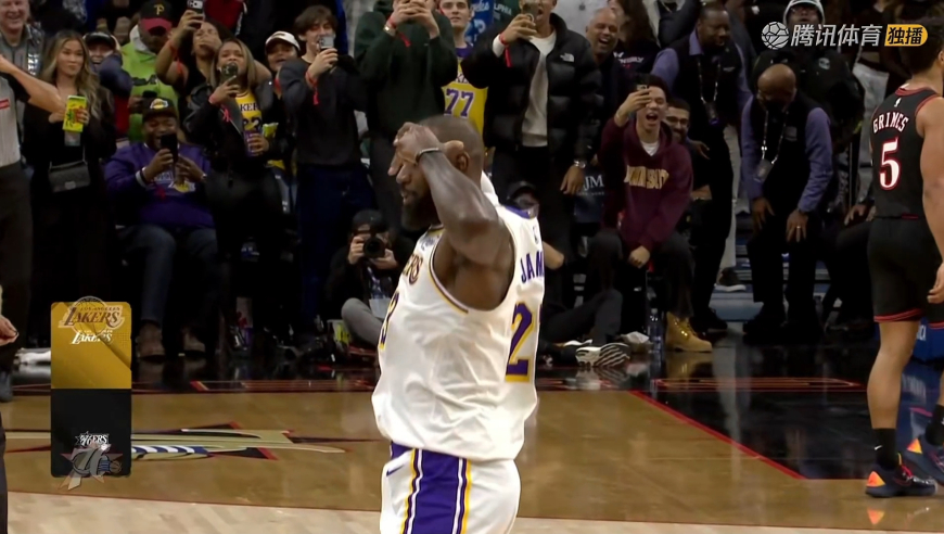 詹皇降世！詹姆斯关键时刻连砍10分 自己戴上皇冠与队友疯狂庆祝