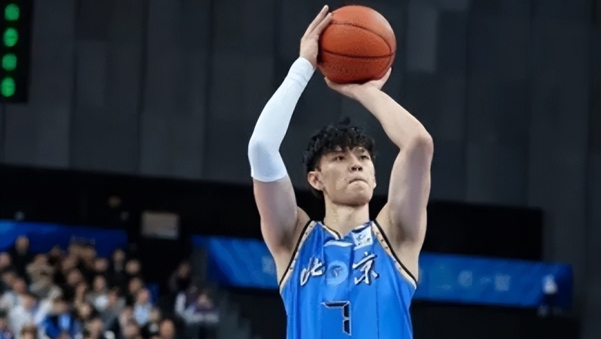 北京105-74广东3利好！曾凡博+斯佩尔曼轰最佳状态，三分联盟第1