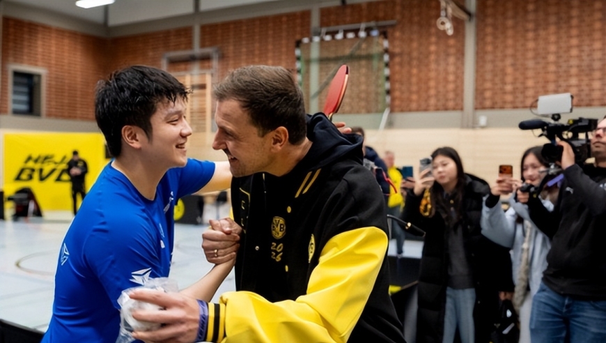 樊振东独取2分惜败！官方盛赞统治级表现 为祖籍地捐款修路更显仁心