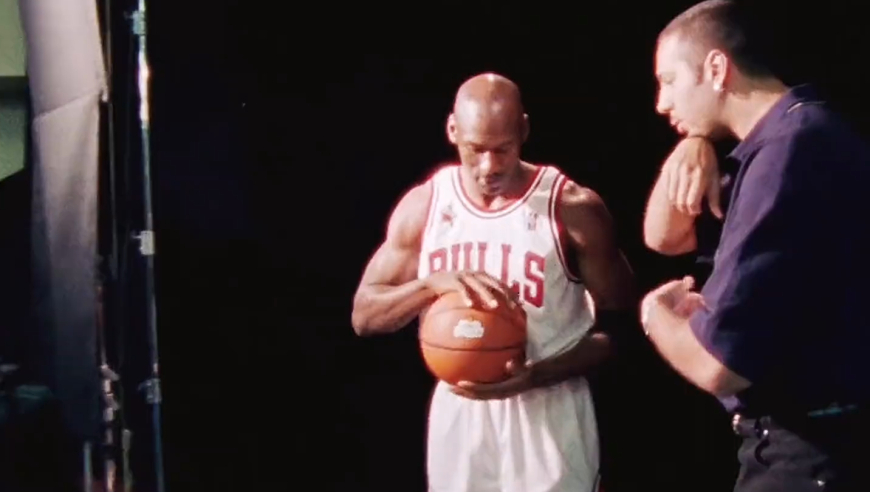 魔术师给他下跪，美国总统喊话他复出，乔丹第一次退役有多轰动？