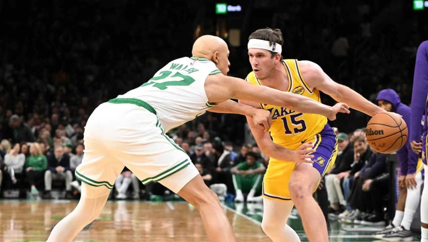 湖人21分惨败宿敌！里夫斯17罚空砍36分 詹东缺席暴露争冠致命短板