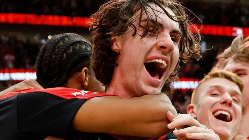 场均23+10+9，率队登顶东部第一，联盟又诞生一个超级球星