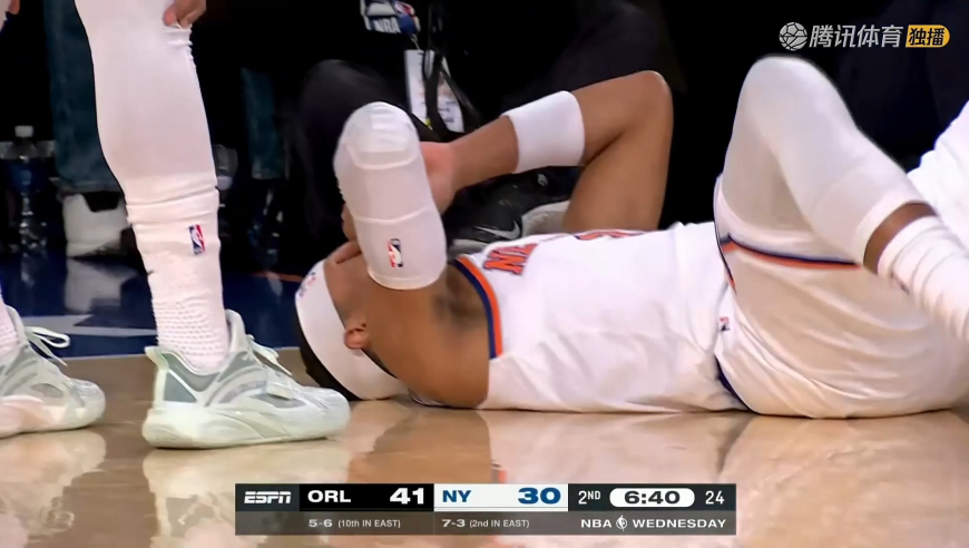 这巴掌够重！哈特上篮被瓦格纳扇脸打成2+1 裁判回放后并未升级