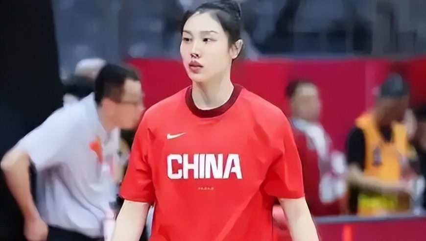 阵容或有调整！女篮离队人选引热议，一人回归在望