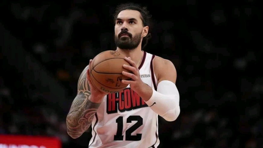 同样是吃烧烤，杨瀚森被全网喷，亚当斯却没人骂，他俩的差距为啥这么大