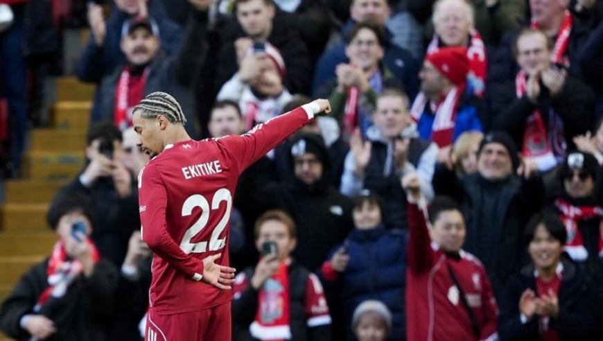 利物浦梦幻开局！埃基蒂克5分钟闪击，破28天球荒，竖拇指庆祝