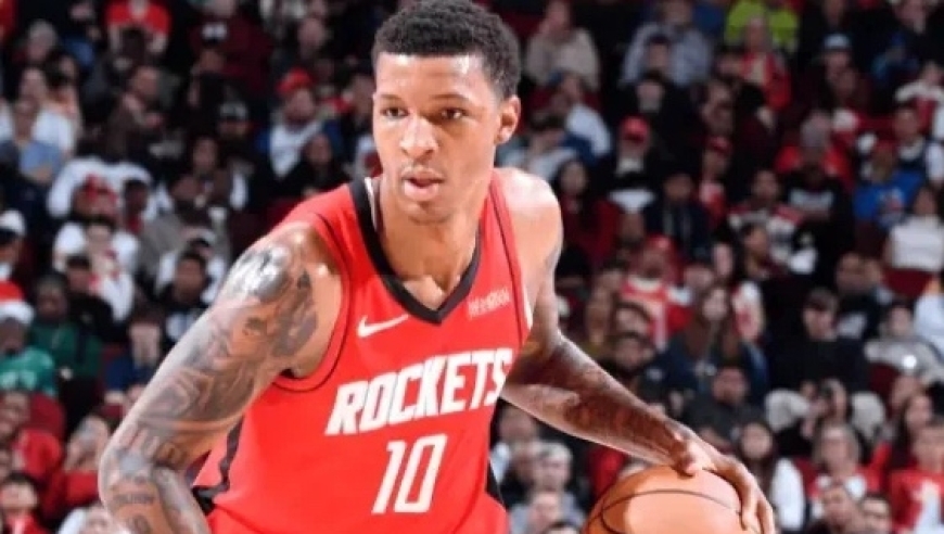 太尴尬了！小史密斯一战创NBA79年绝无仅有纪录，真被你做到了！