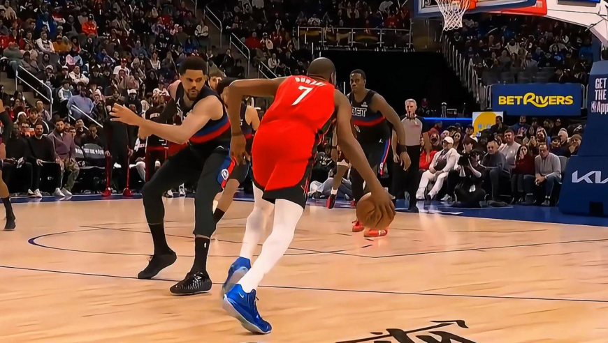 鲜明对比！关键时刻杜兰特招牌单打+谢泼德上篮 随后申京又掉链子