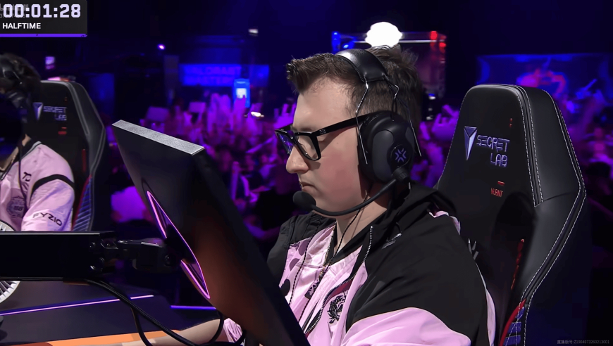 上半场进攻方M8 8-4 EDG 防守方，你觉得上半场谁表现最好？