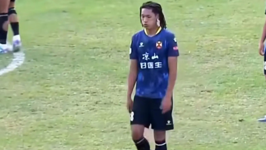 争议！川超球员飞踹主裁，四川足协欲对其终身禁赛，遭体育局驳回