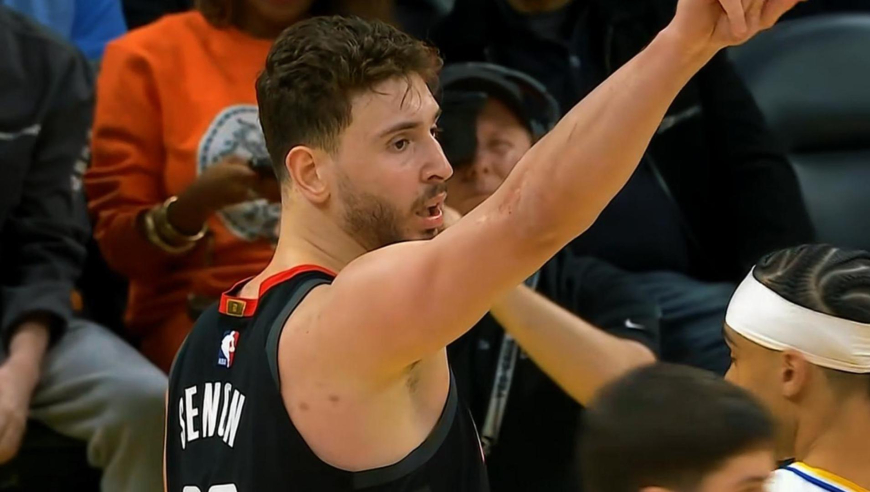 打成超巨了！申京接球转身抛投+点抢篮板再打2+1助火箭追平步行者