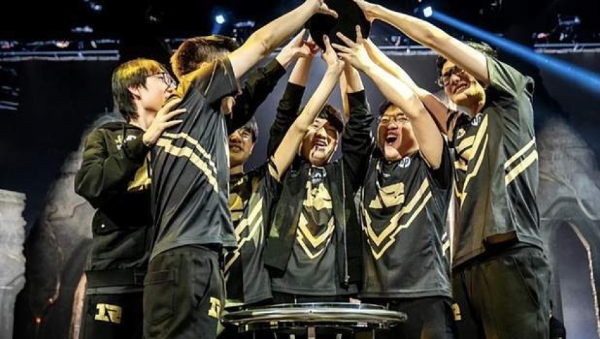 LPL豪门成为历史，联赛再无RNG官网名单被移除！圈内大佬爆料内幕