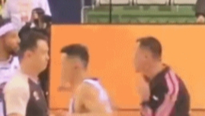 什么情况？山东工作人员对着裁判狂扇自己，直至满脸通红