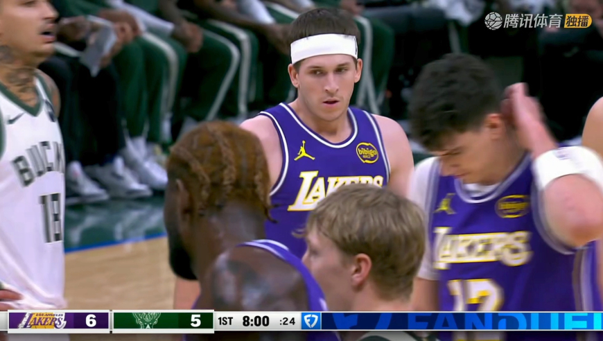 全明星预定！里夫斯25+8集锦 极限压哨补篮末节三记三分奠定胜局