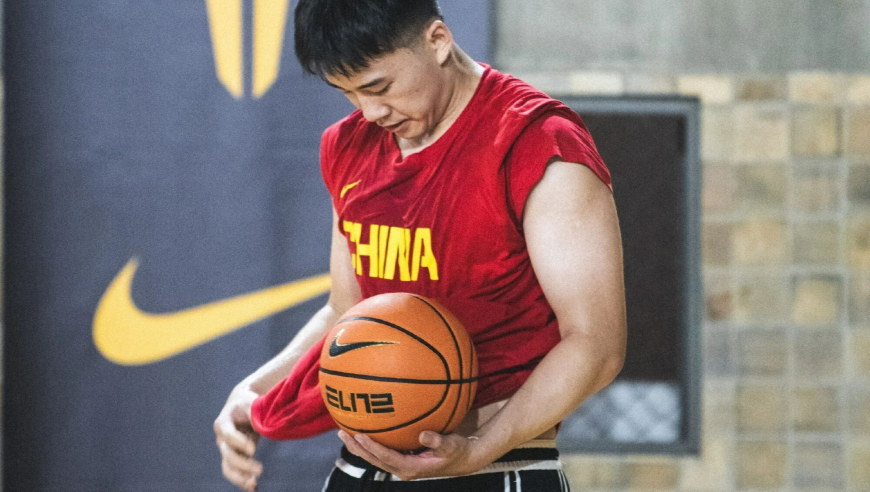 不打了！曝退出全运会！中国男篮第一核心前锋