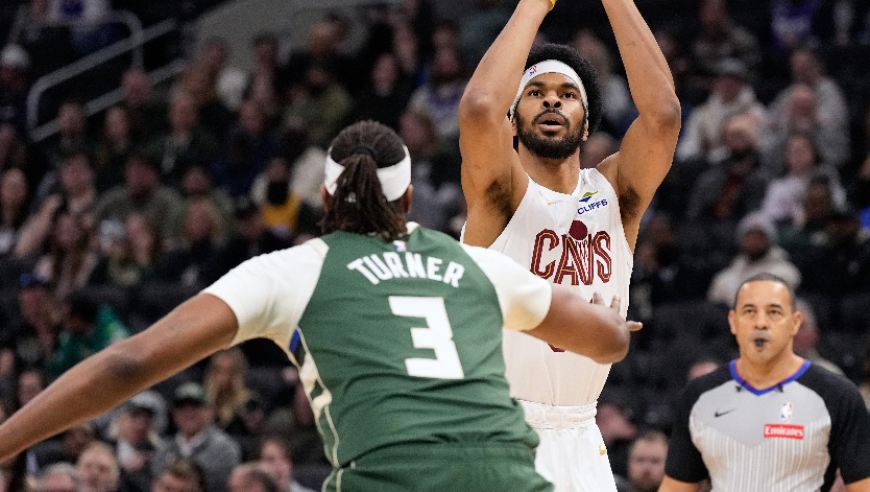 绝平超时！骑士惜败雄鹿！阿伦+施罗德空砍53分，泰森战犯表现！