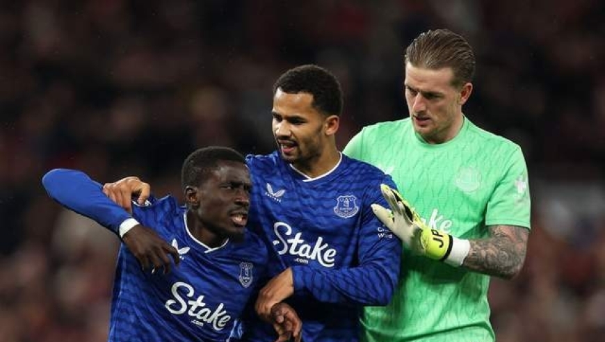 英超奇葩一幕：27岁名将怒不可遏 扇队友耳光！现场要干架