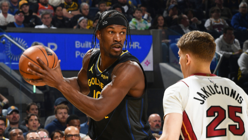 勇士巴特勒vs热火17分+受伤集锦：状态火热但扭伤膝盖含笑离场