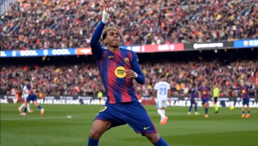 紧张到窒息！亚马尔传射建功 巴萨让1追3逆转登顶，全场沸腾庆祝