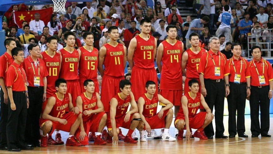 杨毅：以前中国男篮只要打架 除了姚明和王治郅 其他人全都上去干