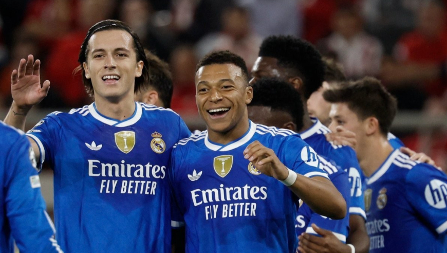 创纪录！姆巴佩7分钟3球闪电戴帽，欧冠生涯首次大四喜，踢疯了