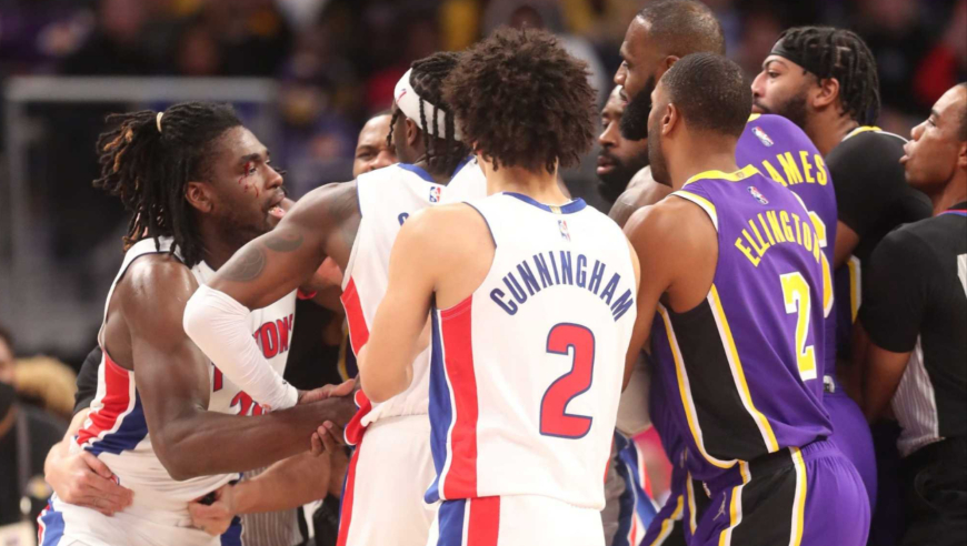 回顾詹姆斯拳击斯图尔特 后者血怒疯狂追击双双被驱逐丨体坛记忆