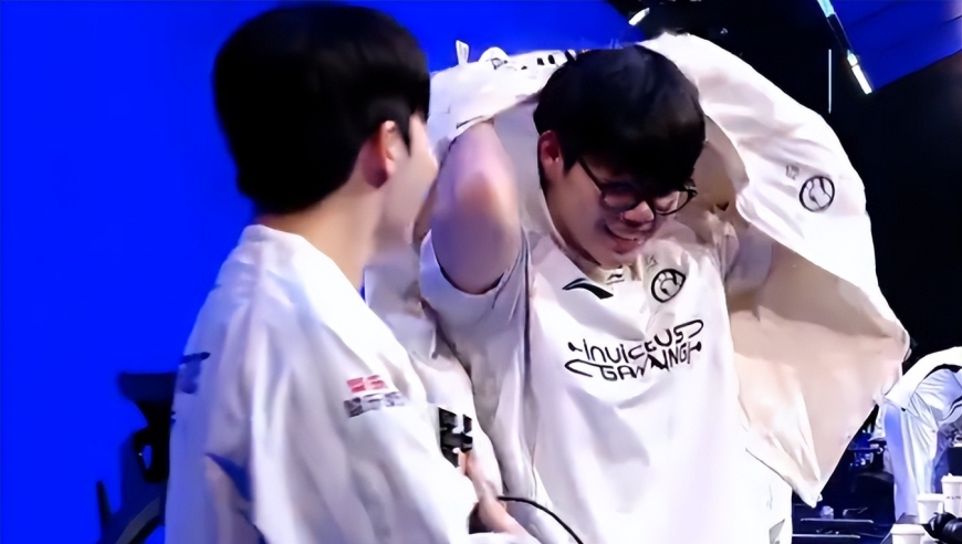 IG被AL零封，新赛季遭遇两连败，Rookie赛后安慰新人上单