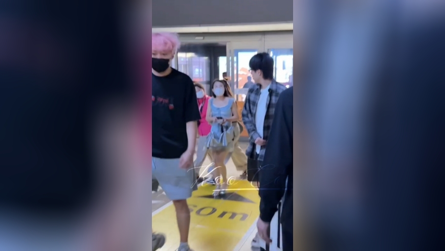 王楚钦回京被追私者纠缠，一旁小姐姐看不下去勇敢出手被人拍案叫好