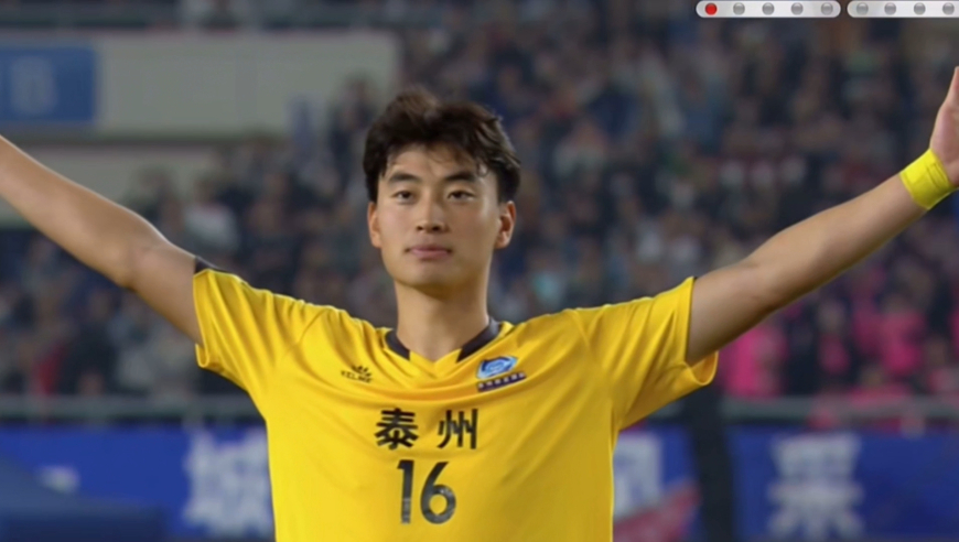 一黑到底！回看苏超决赛泰州点球大战夺冠，南通队长丢点哭泣