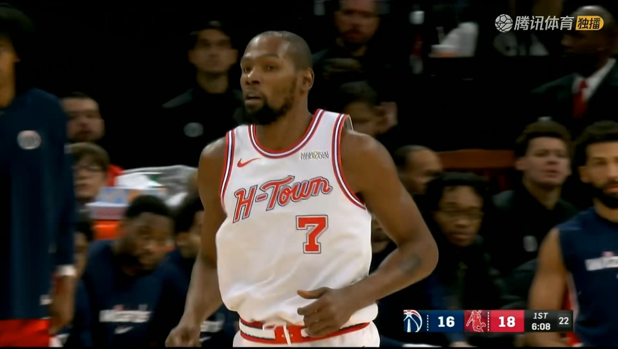 状态炸裂！杜兰特首节8中5狂轰16分 无解单打中投太难防