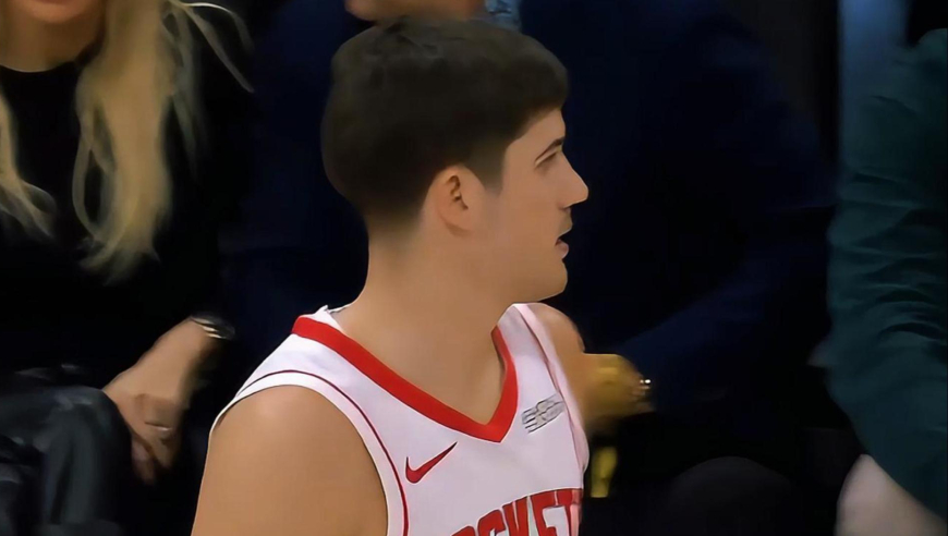 要崩了！谢泼德两次命中三分+火箭疯抢前场篮板逐渐拉开领先分差