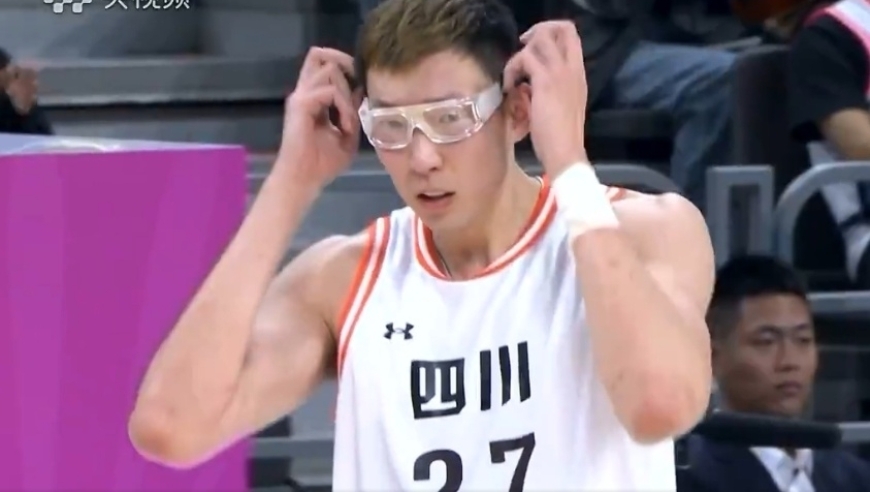 全运男篮最大合同没了！曝周琦600万包含夺冠奖金 最低目标第三