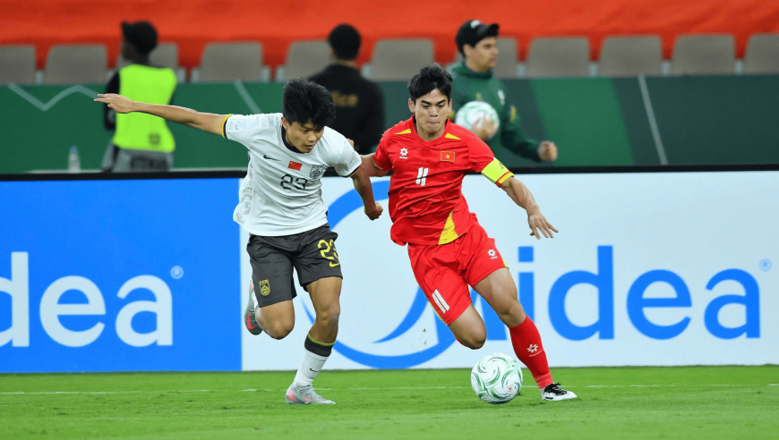 越媒：中国U23展现出了冷静与沉稳，并按照战术部署推进比赛