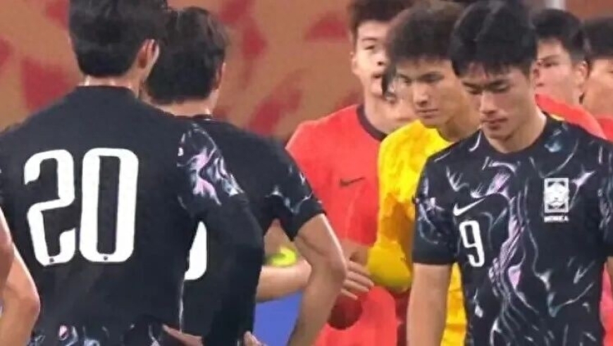 爆冷韩国！中国男足扬眉吐气升榜首，熊猫杯全乱了！韩媒集体破防