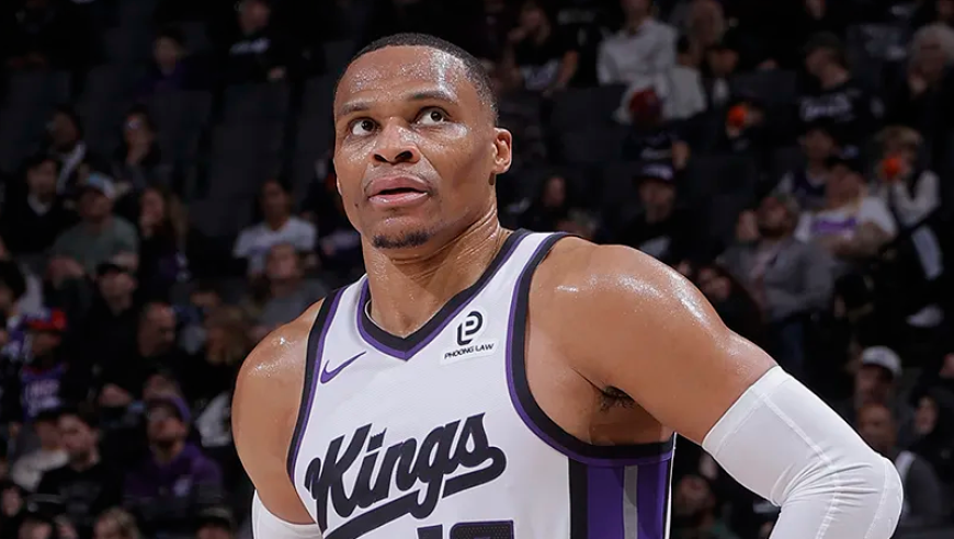 国王结束16连败！威少25+7立功，湖人弃将8中0+7失误，德罗赞爆发