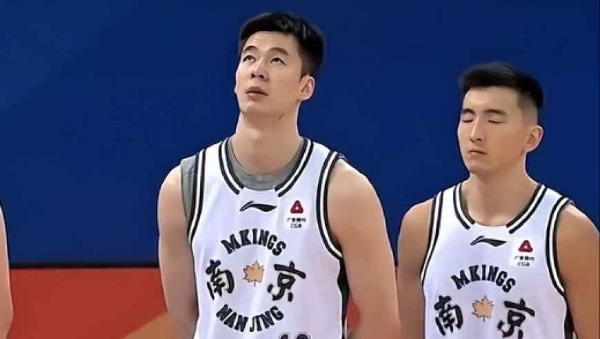 CBA争议！香港球员奏国歌闭目 母亲女篮国手却失礼仪？